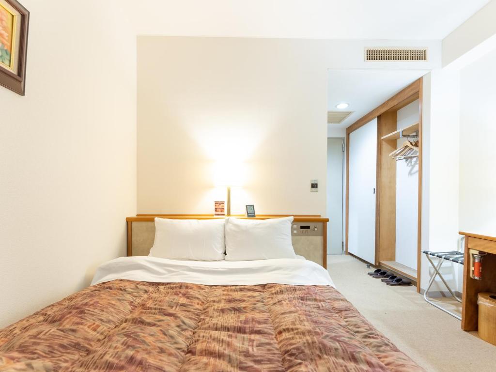 Postel nebo postele na pokoji v ubytování Tabist Hotel Mercury Asakusabashi