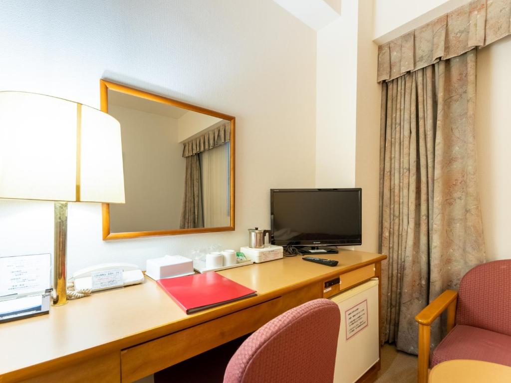 TV a/nebo společenská místnost v ubytování Tabist Hotel Mercury Asakusabashi