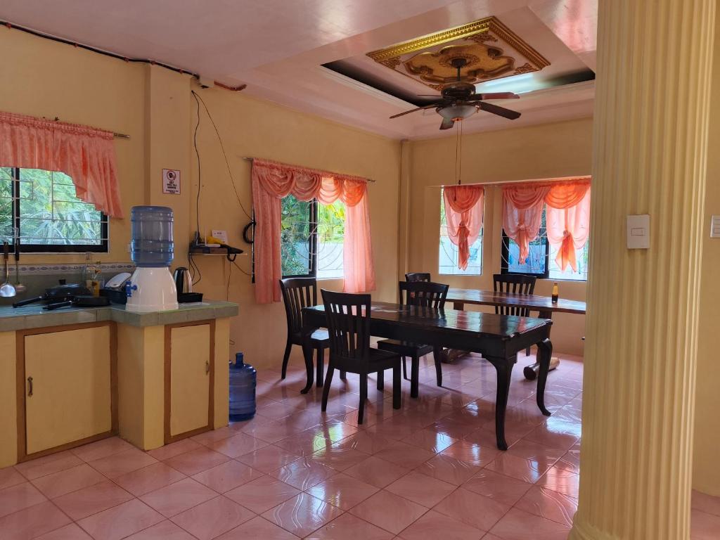 Kuchyň nebo kuchyňský kout v ubytování Daydream Hostel