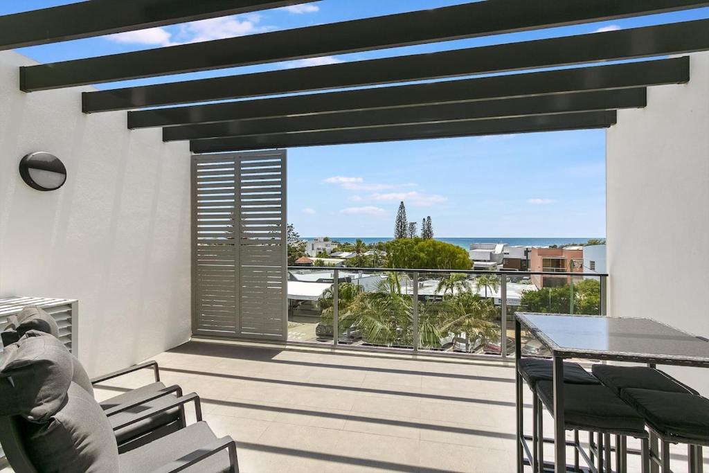Relaxed Beachside Stay in Cabarita - Two-Bedroom Apartment With Balcony And Sea View
