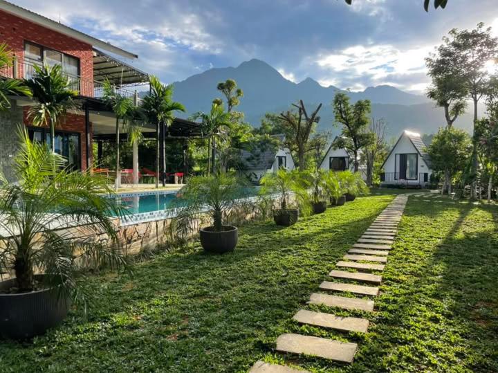 Pemandangan gunung umum atau pemandangan gunung yang diambil dari vila ini