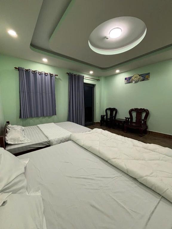 Postel nebo postele na pokoji v ubytování HoTel MoTeL ĐỒNG KHỞI