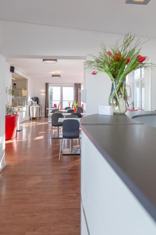 Kuchyň nebo kuchyňský kout v ubytování Hotel Lüneburg Süd