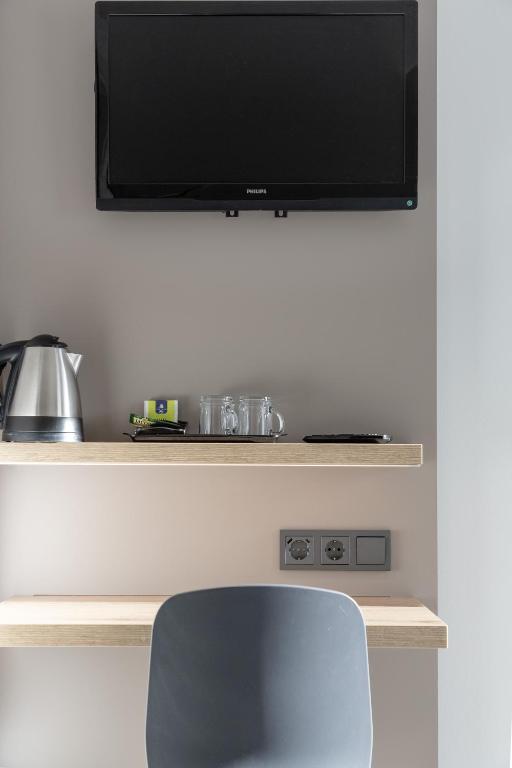 TV a/nebo společenská místnost v ubytování Hotel Lüneburg Süd