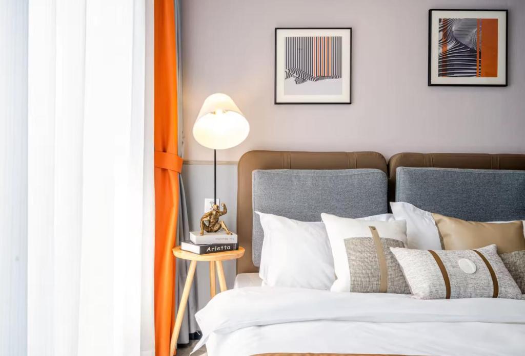 Postel nebo postele na pokoji v ubytování Yunbo Hotel