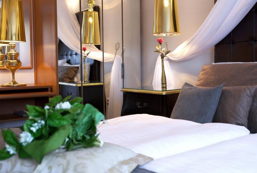 Postel nebo postele na pokoji v ubytování Boulevard Hotel Hamburg