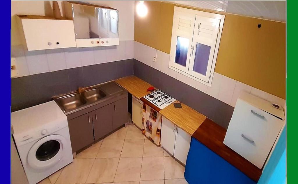 Kuchyň nebo kuchyňský kout v ubytování hostel vacances sans voiture