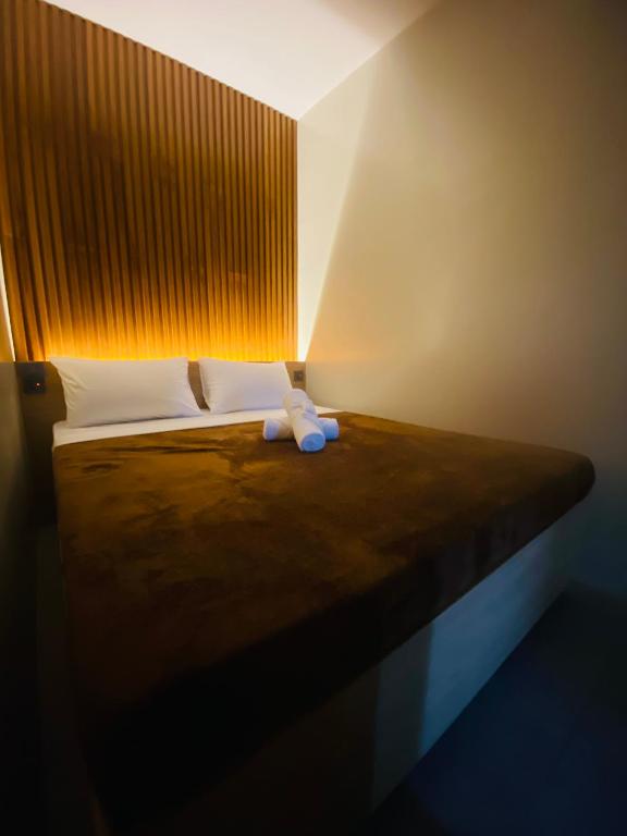 Postel nebo postele na pokoji v ubytování ZenSuites Hotel Tacloban