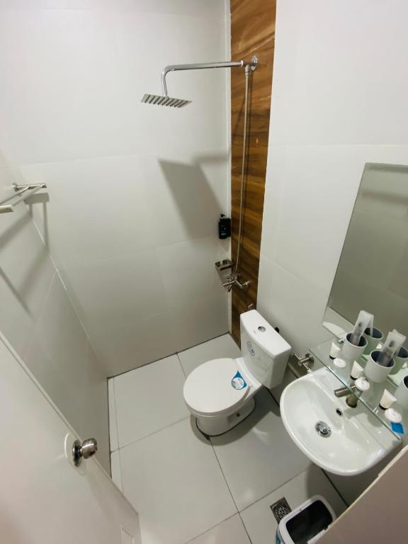 Koupelna v ubytování ZenSuites Hotel Tacloban