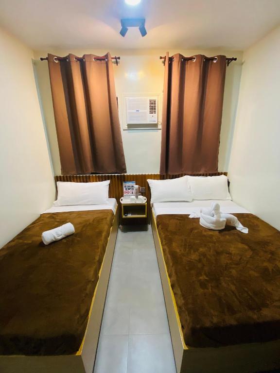 Postel nebo postele na pokoji v ubytování ZenSuites Hotel Tacloban