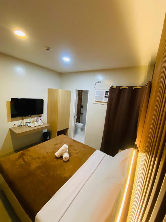 TV a/nebo společenská místnost v ubytování ZenSuites Hotel Tacloban