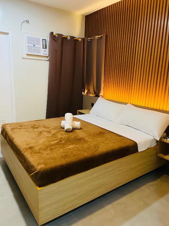 Postel nebo postele na pokoji v ubytování ZenSuites Hotel Tacloban