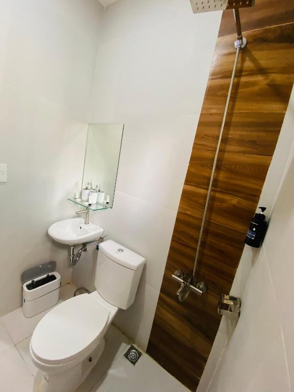 Koupelna v ubytování ZenSuites Hotel Tacloban