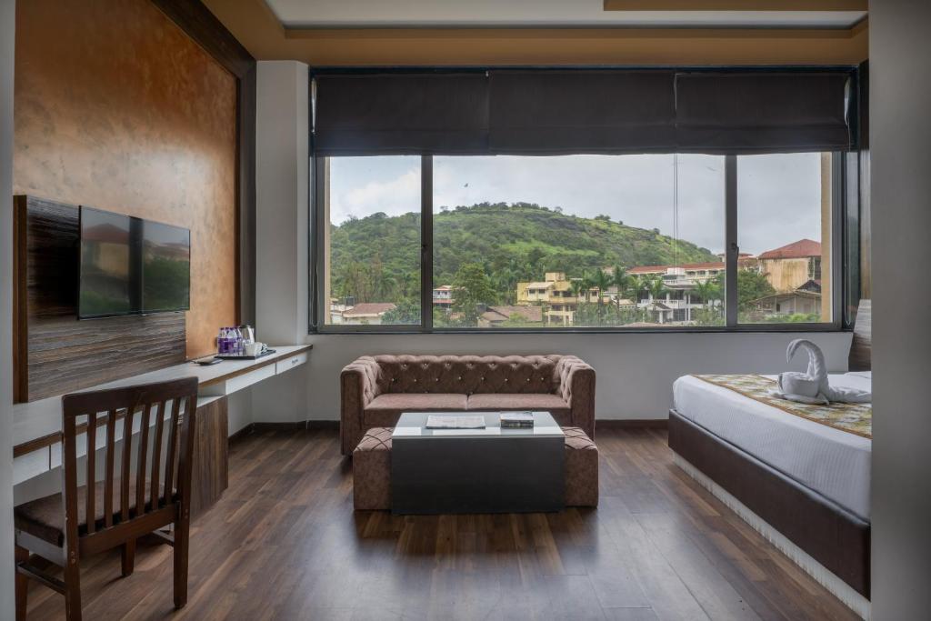 Nespecifikovaný výhled na hory nebo výhled na hory při pohledu z hotelu