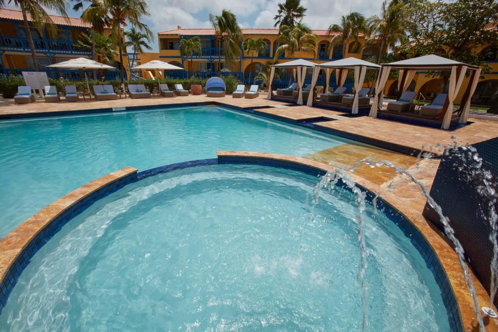 Bazén v ubytování Divi Flamingo Beach Resort nebo v jeho okolí