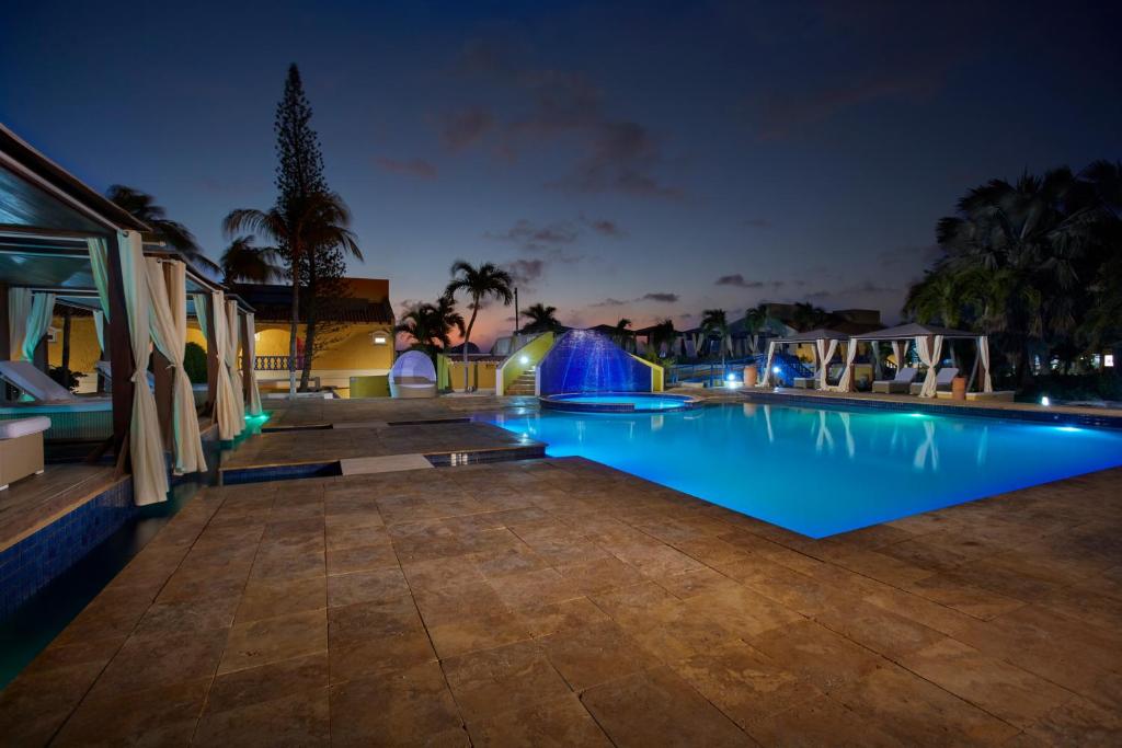 Bazén v ubytování Divi Flamingo Beach Resort nebo v jeho okolí
