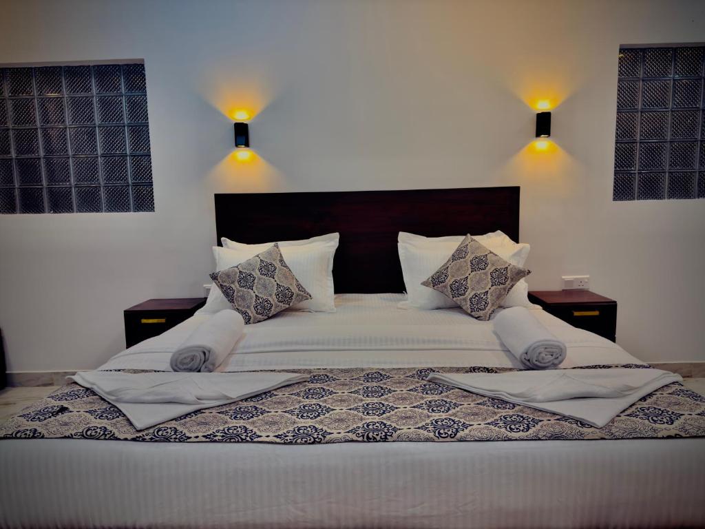 Postel nebo postele na pokoji v ubytování Aloe Transit Hotel
