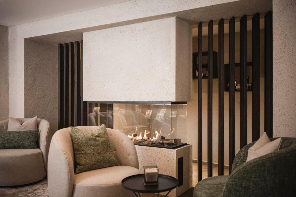 Posezení v ubytování Hotel Plan de Gralba - das Berghotel