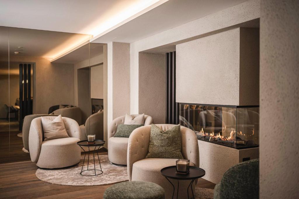 Posezení v ubytování Hotel Plan de Gralba - das Berghotel