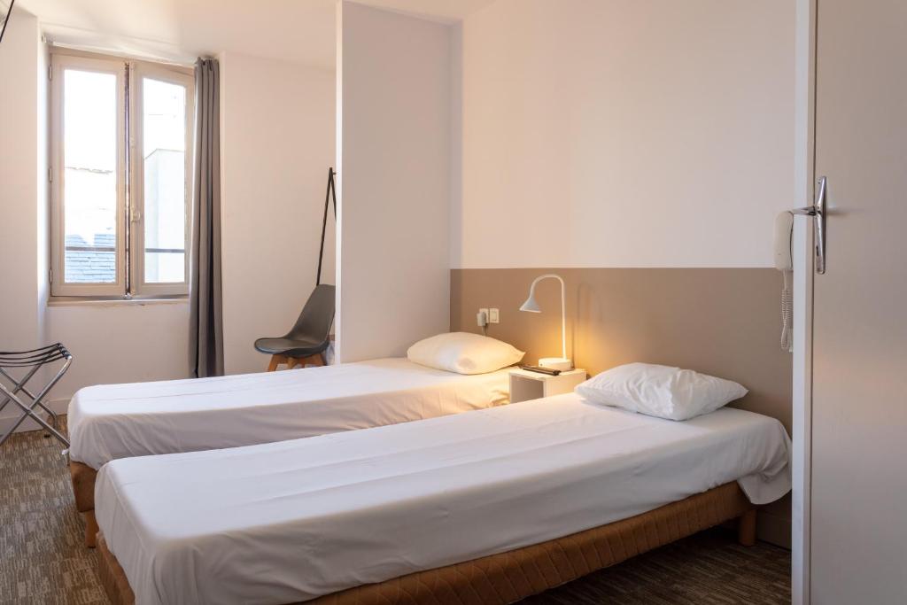 Postel nebo postele na pokoji v ubytování Hotel du Clocher