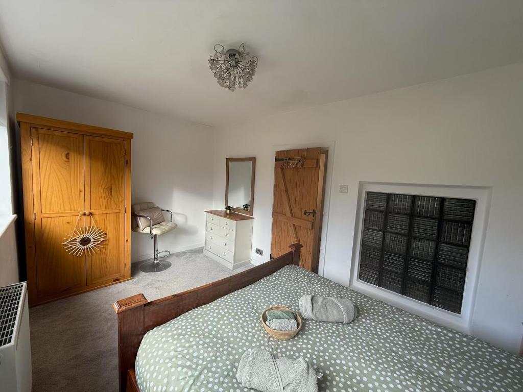 Postel nebo postele na pokoji v ubytování 2Bed Cottage - Trawden - Pet Friendly - Sleeps4