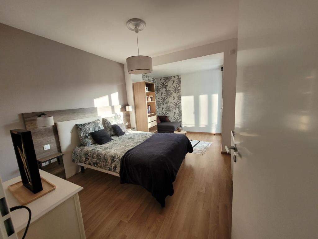 Posteľ alebo postele v izbe v ubytovaní Agréable Appartement avec Balcon