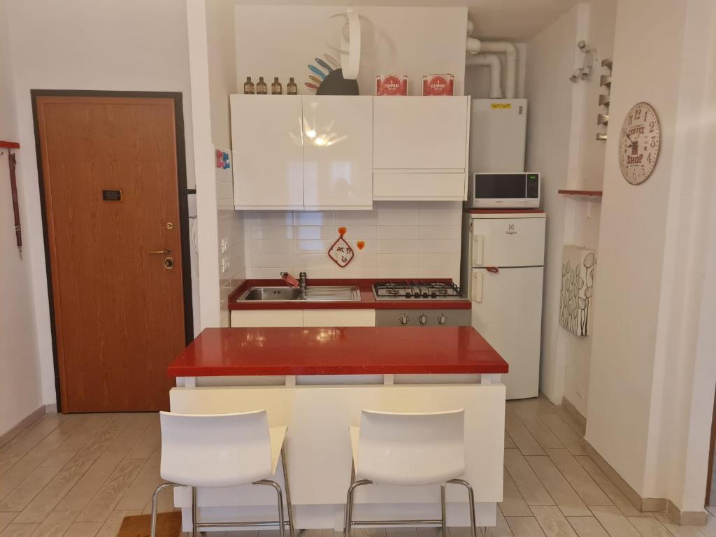 Kuchyň nebo kuchyňský kout v ubytování Residenza Lido adriano baia tartaruga