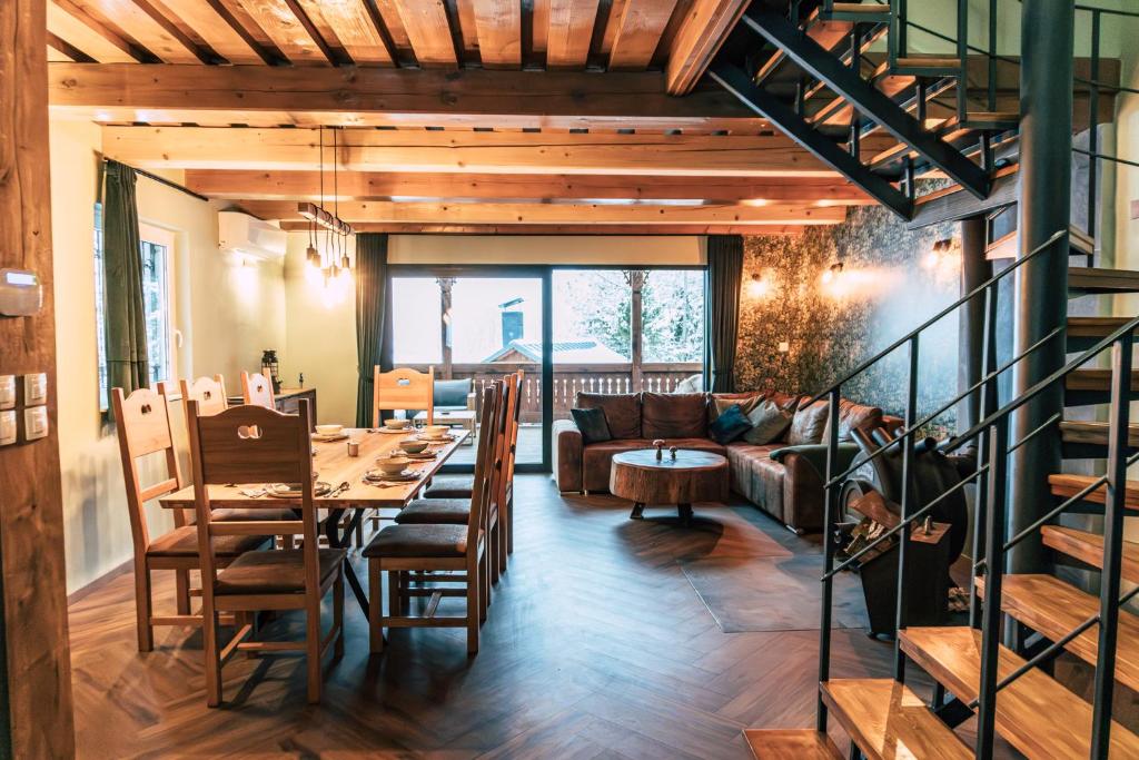 a living room with a table and a couch at Chata Margit - Margit-lak in Szalóc