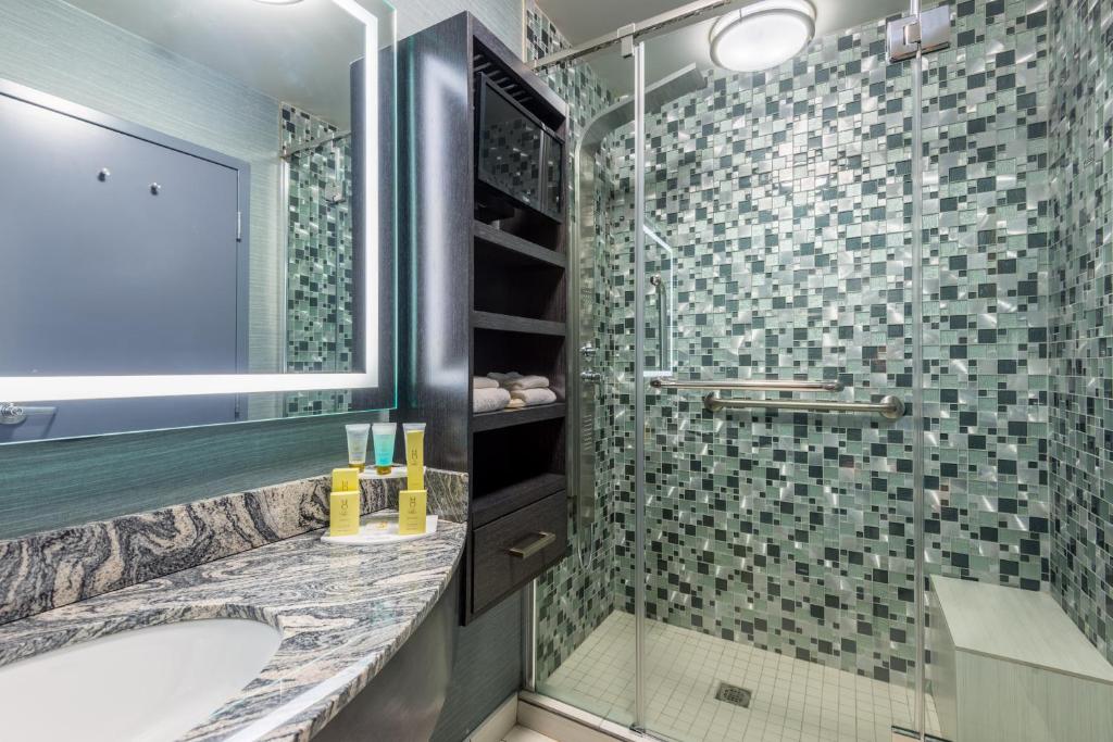 Applause Hotel Calgary Airport by CLIQUE - Resim 17