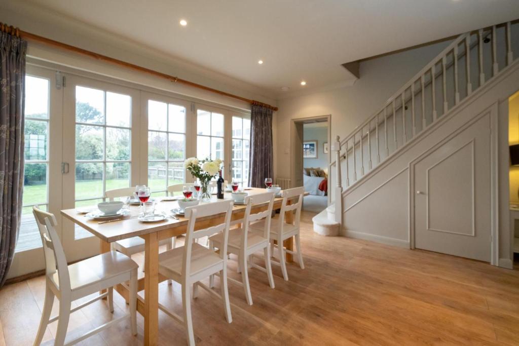 a dining room with a table and chairs at 3 The Coastguards, Thorpeness - Only a stones throw from the Beach and very close to famous boating Meare, Country Club and Golf Club - Aldeburgh Coastal Cottages in Thorpeness