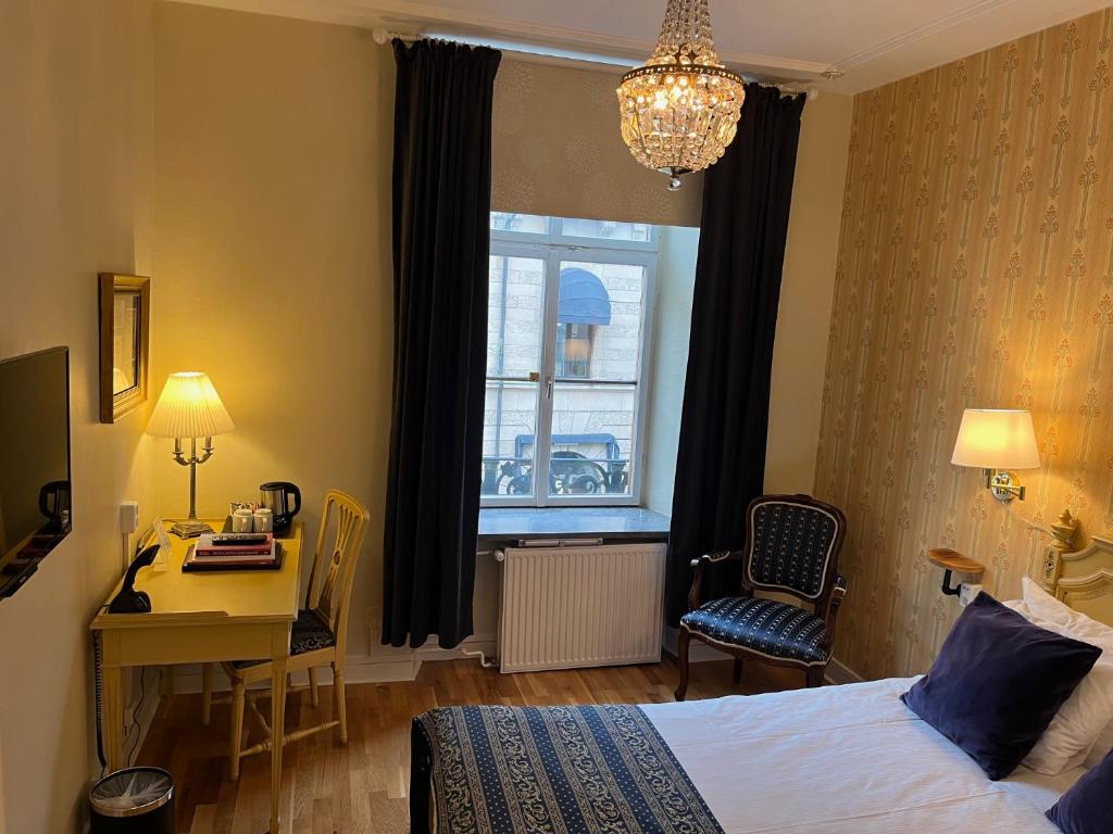 
Small Double Room (140cm bed)
