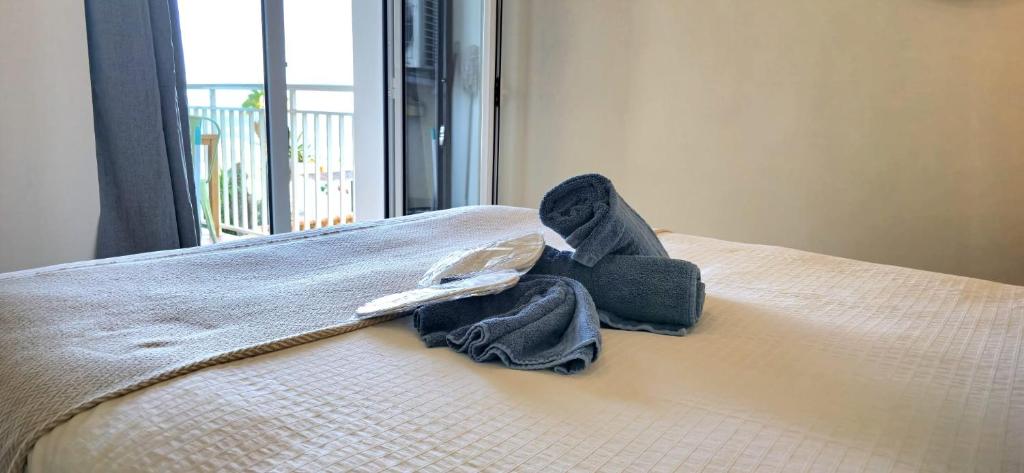 Postel nebo postele na pokoji v ubytování Seaview Retreat Torremolinos City Center, with pool and amazing views BY NAMASTE ELITE
