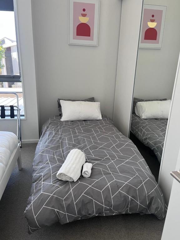 Urban Nest - Entire Townhouse and Free Parking - Resim 10