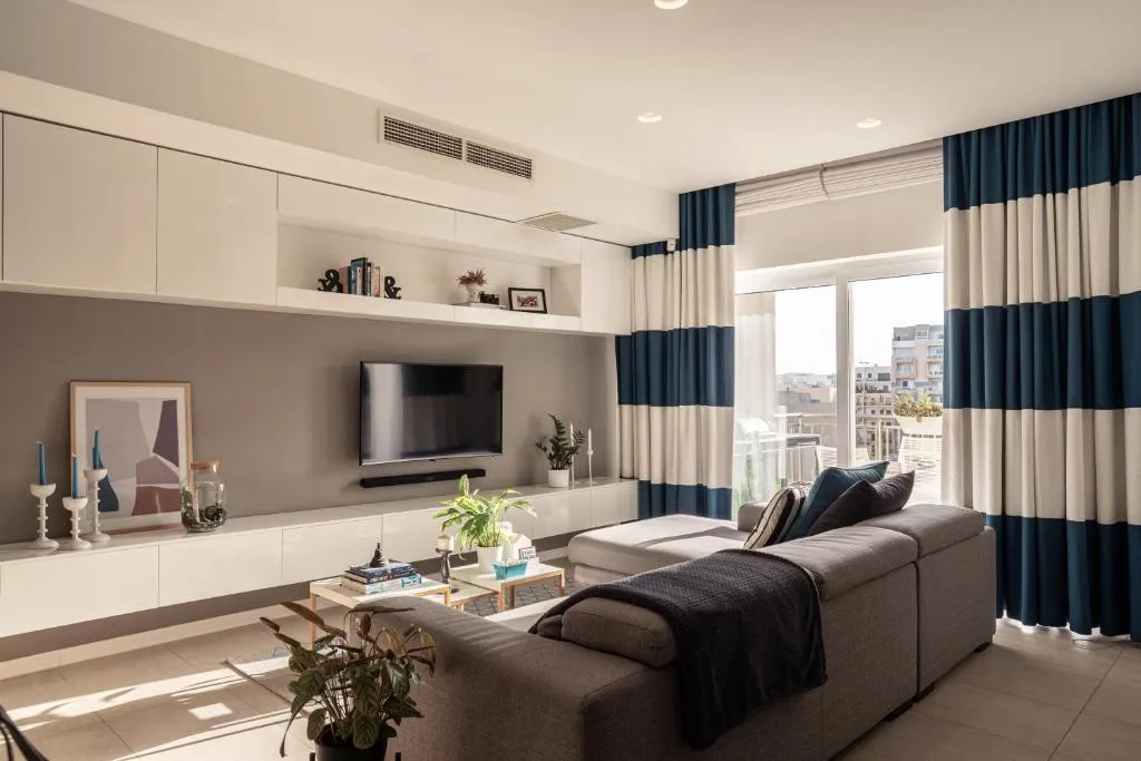 Luxury & spacious 3 bedroom, large balcony KBAS1-3