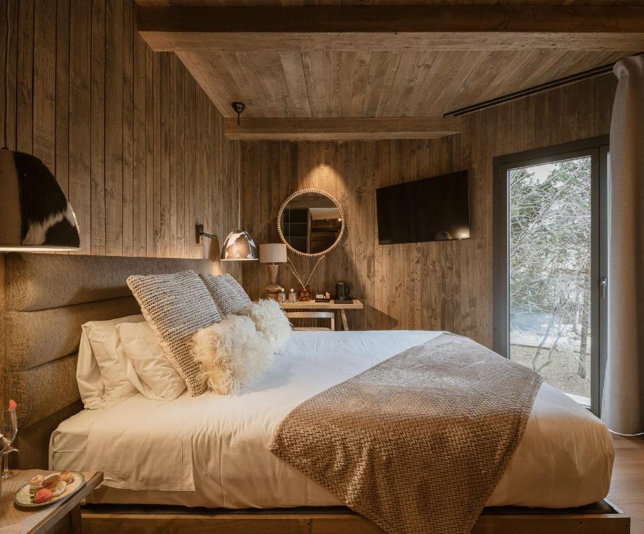 The Mountains Hotel - 