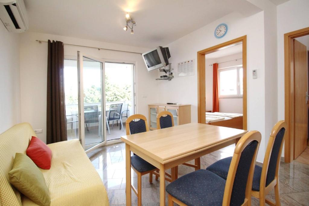 TV a/nebo společenská místnost v ubytování Apartments Mikulan Nara