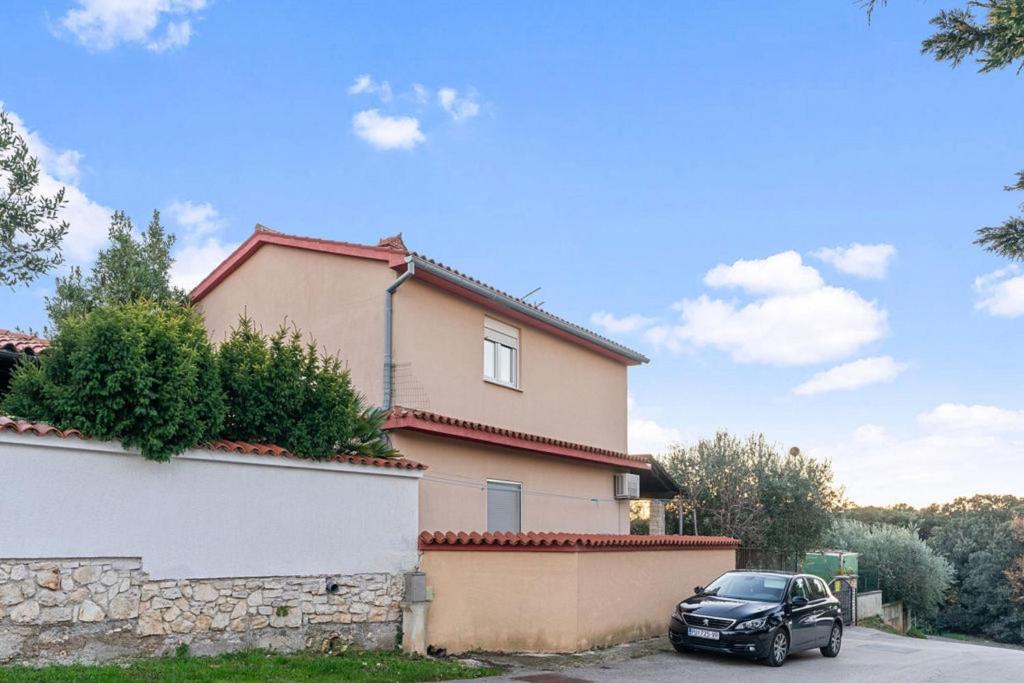 Budynek, w którym mieści się apartament