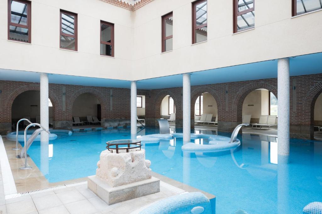 Piscina en o cerca de Castilla Termal Olmedo
