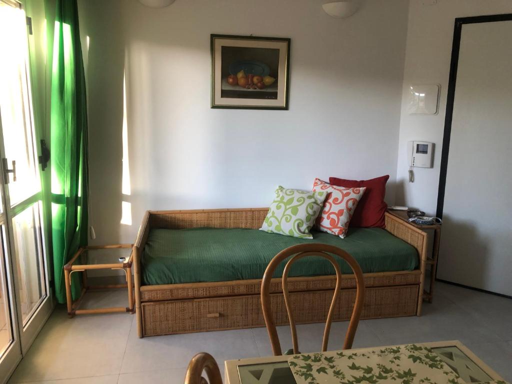 Posezení v ubytování Recently Renovated Beachfront Retreat in Giulianova