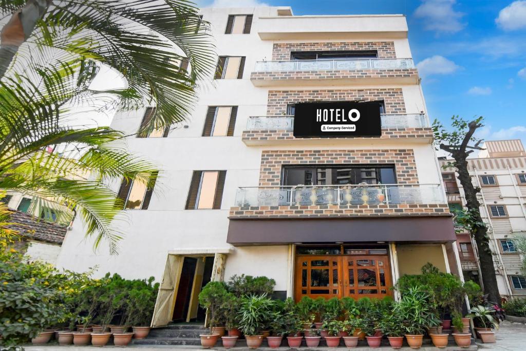 a building with a hotel sign on it at Super Hotel O Beleghata Formerly Santoshi Banquet And Marriage Hall in Beliaghata