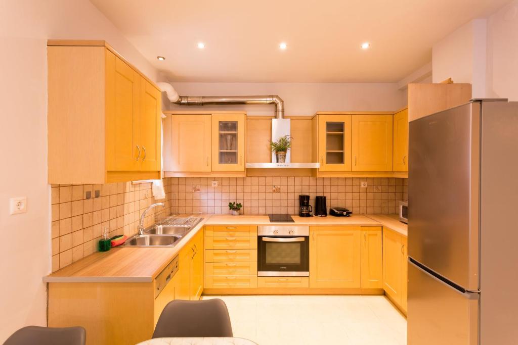 Kuchyň nebo kuchyňský kout v ubytování Eleni Apartments