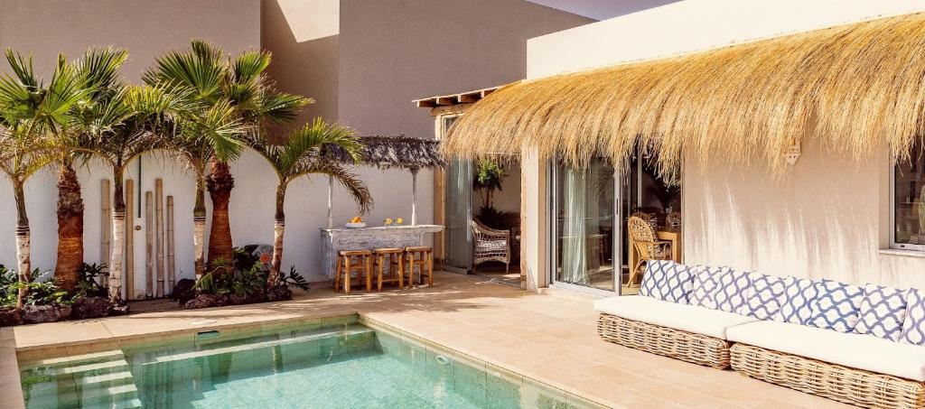 Ixchel Beach House By Sunkeyrents - Villa - Beach Front