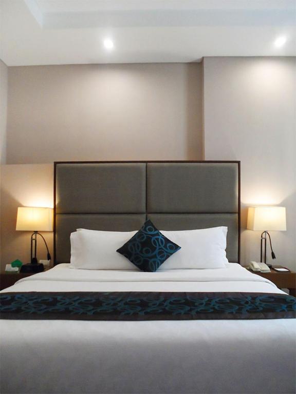 Postel nebo postele na pokoji v ubytování Golden Phoenix Hotel - Manila