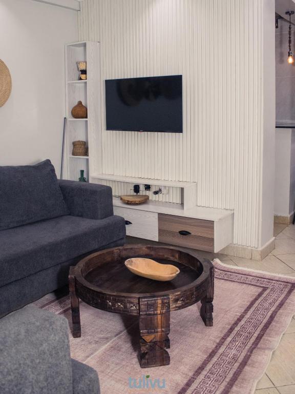 TV a/nebo společenská místnost v ubytování Tulivu Suites