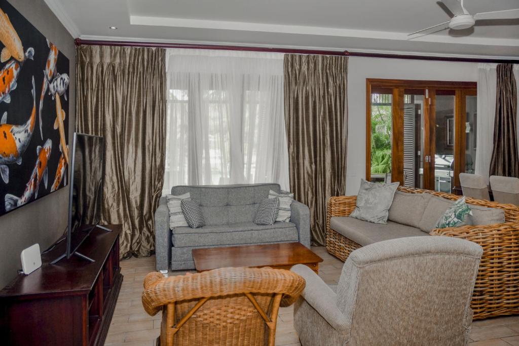 Posezení v ubytování Eden Island by Olala Homes