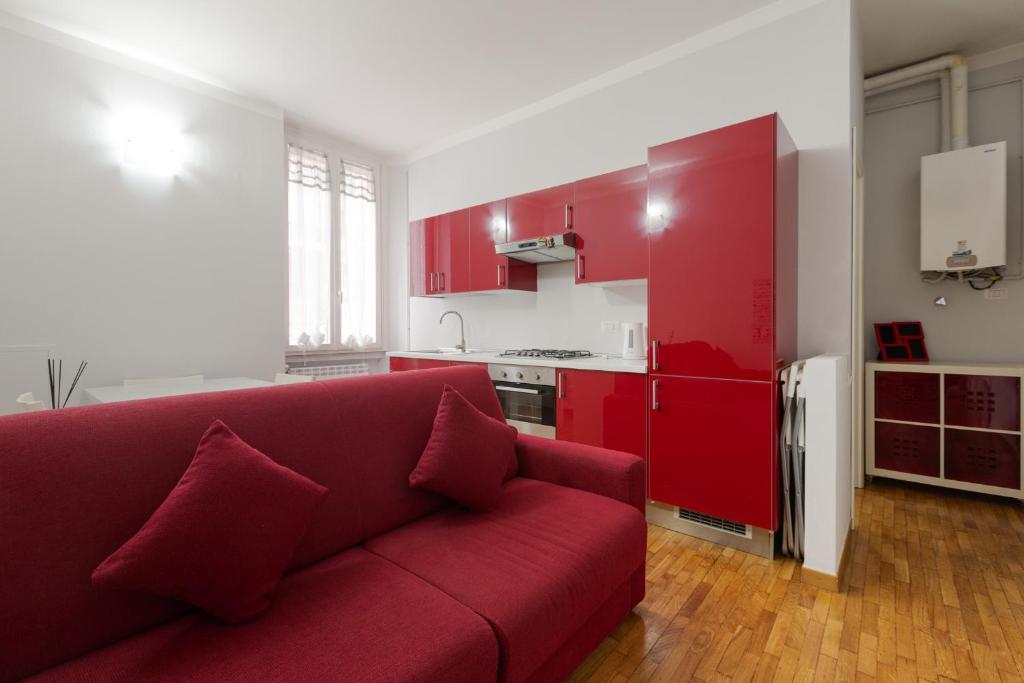 GuestHost - M3 Lodi Trendy Red Apartment