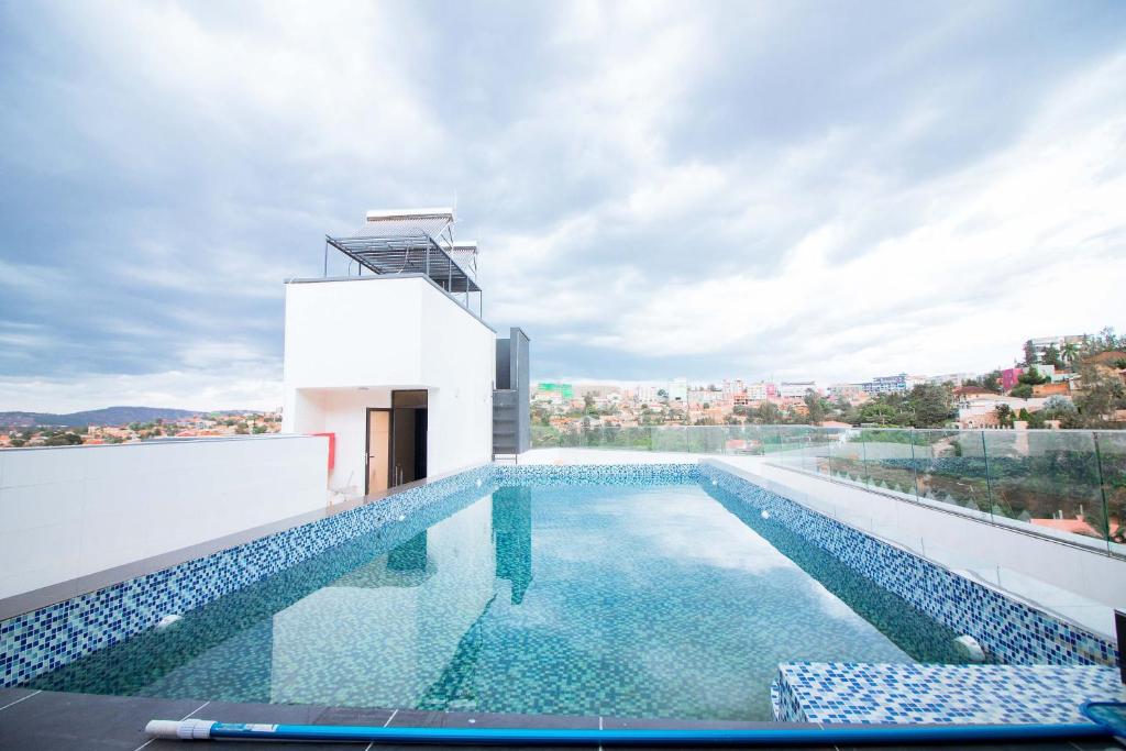 Bazén v ubytování Cascadia Apartments Kigali nebo v jeho okolí