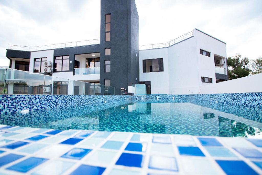 Bazén v ubytování Cascadia Apartments Kigali nebo v jeho okolí