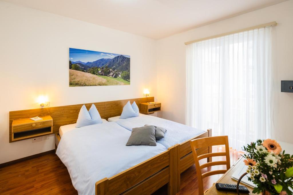Postel nebo postele na pokoji v ubytování Hotel Rondinella Locarno