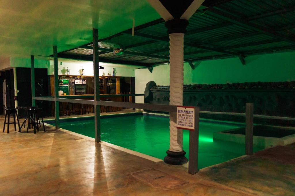 Bazén v ubytování La Colonia Cama Matrimonial nebo v jeho okolí